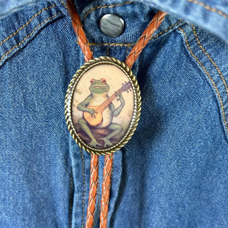 Banjo Frog Bolo kravata unisex design s žábou hrající na banjo, šperk pro muže i ženy | Lersk