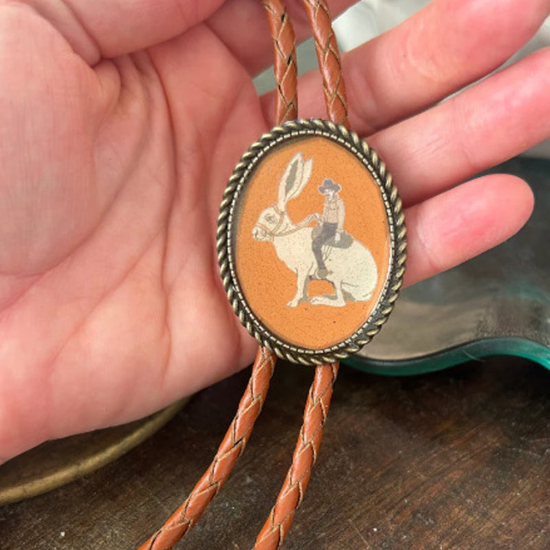 Banjo Frog Bolo kravata unisex design s žábou hrající na banjo, šperk pro muže i ženy | Lersk