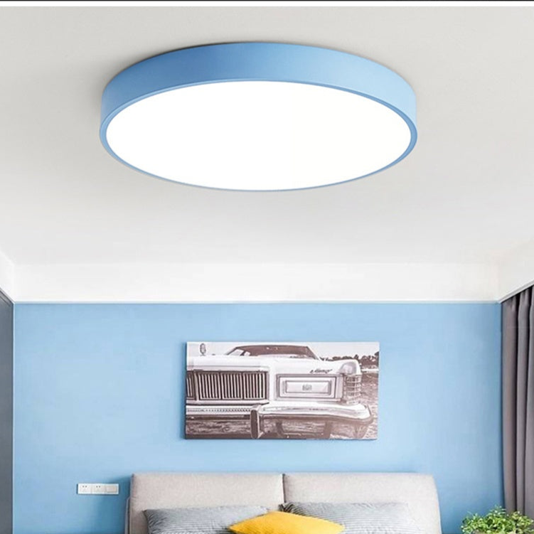 גוף תאורה תקרתי עגול LED בסגנון סקנדינבי עם תאורה רכה ועיצוב מינימליסטי לחדרי שינה ואזורים לעבודה | Lersk