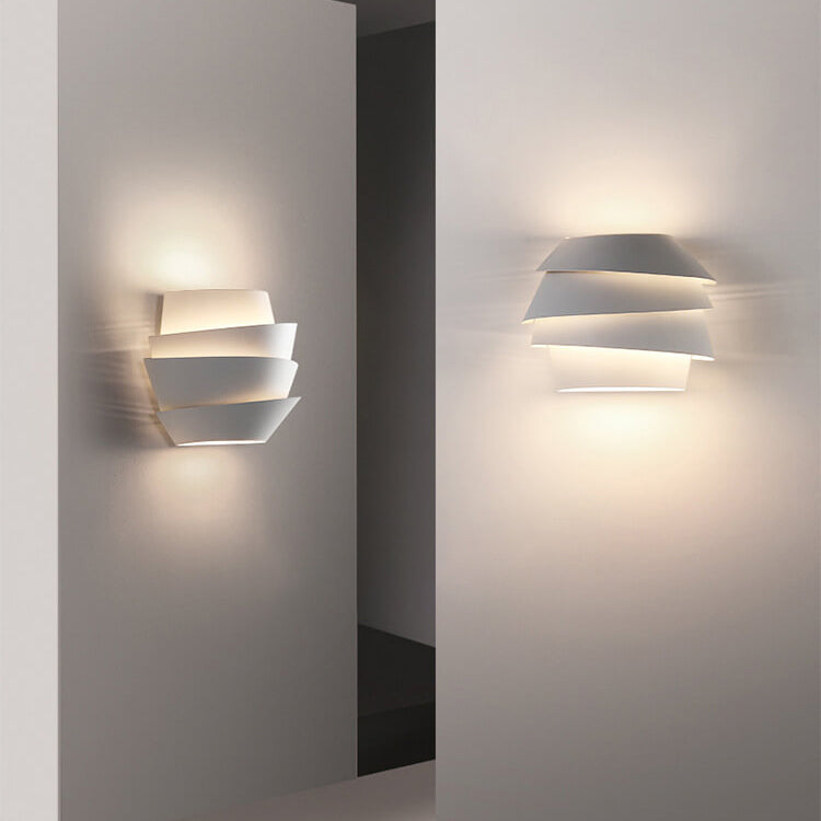 Lampada da parete scandinava Luminique con doppio punto luce per interni minimalisti | Lersk