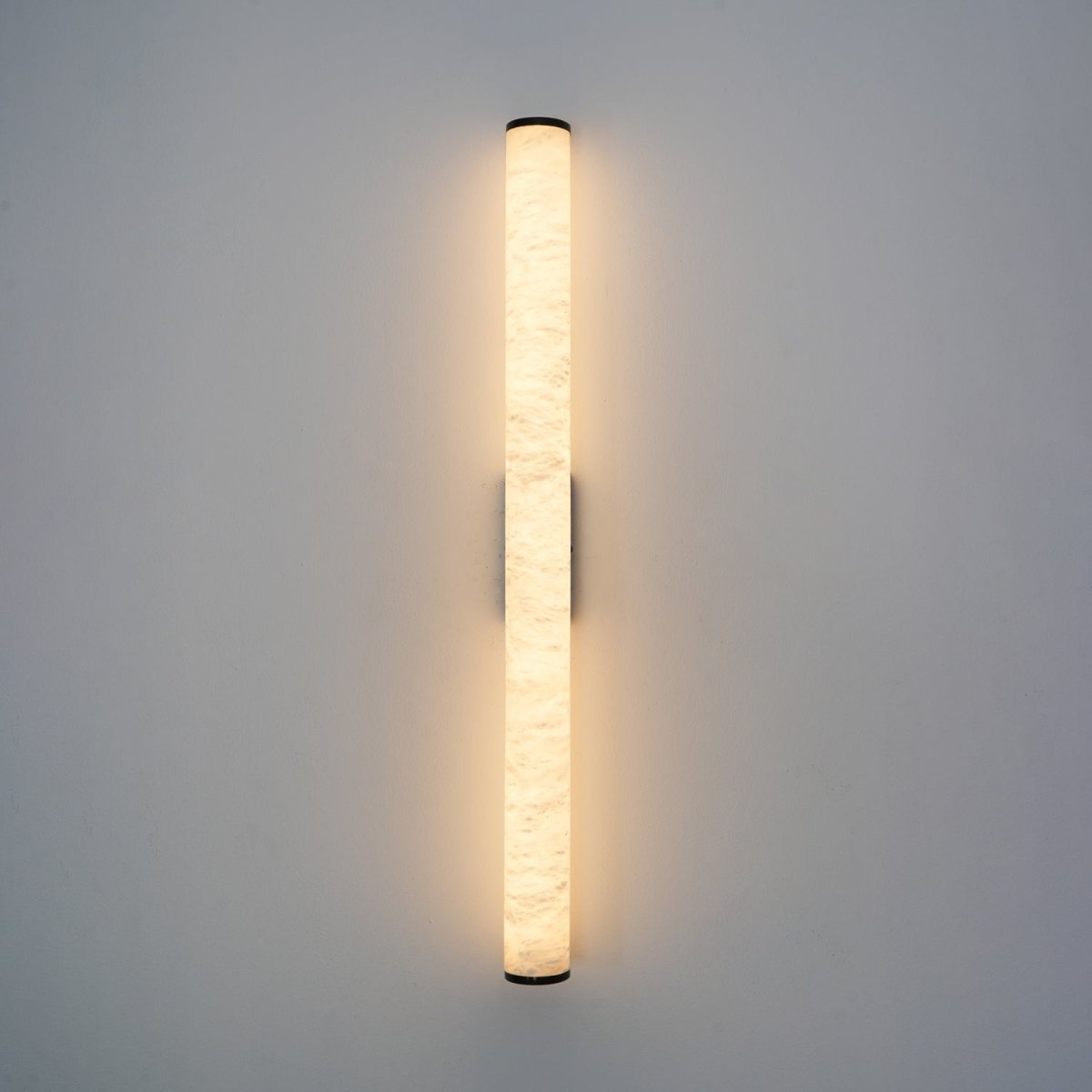 LED-Wandleuchte mit Alabaster-Röhrendesign, 1 Licht | Lersk