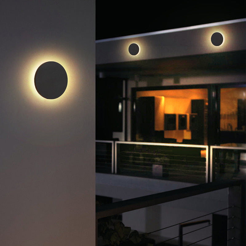 AeroLume Minimalist Outdoor Wall Light Round LED Black White | Lersk