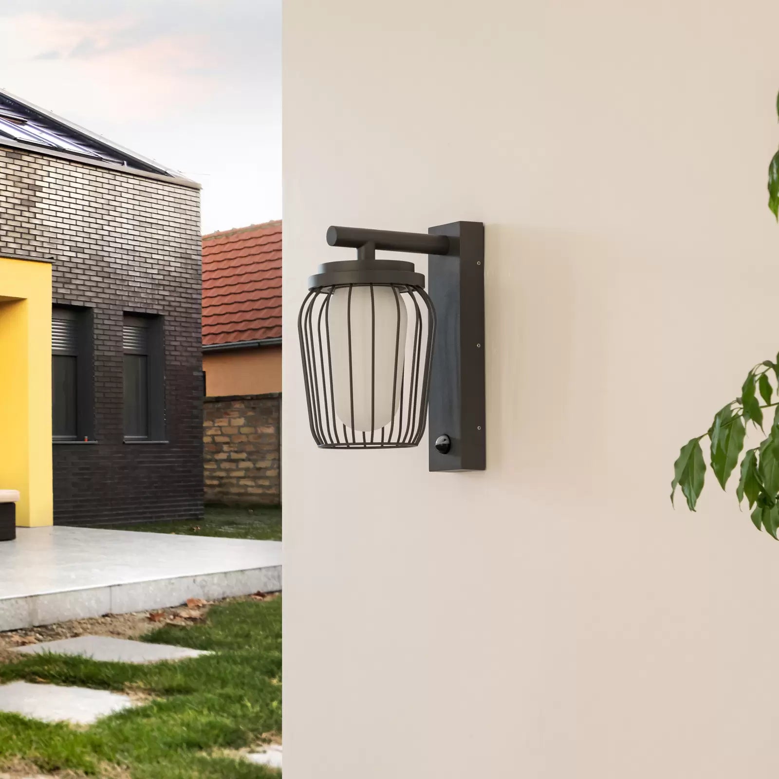 NexaLux Outdoor Aluminum Wall Light With Motion Sensor | Lersk