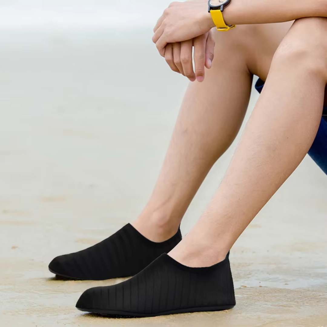 Scarpe da Nuoto Resistenti all'Acqua AquaGuard per Spiagge, Piscine e Sport Acquatici - Protezione Leggera e Antiscivolo per i Piedi | Lersk