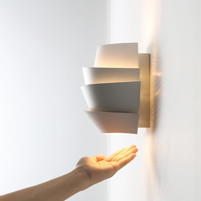 Lampada da parete scandinava Luminique con doppio punto luce per interni minimalisti | Lersk