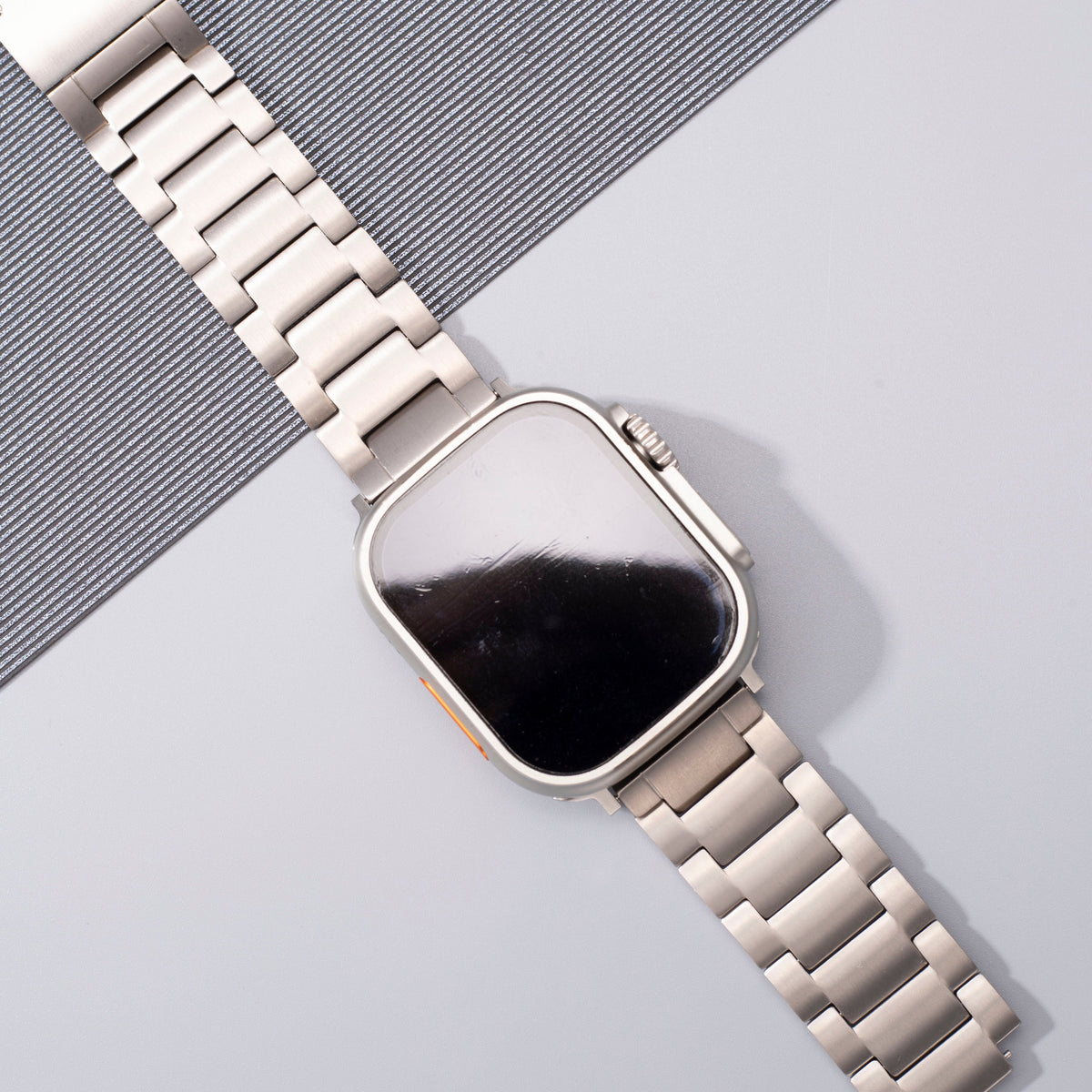 Gravitiq Grade 2 Titanium Watch Band For Apple Watch Refined Look