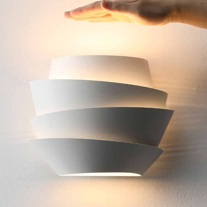 Lampada da parete scandinava Luminique con doppio punto luce per interni minimalisti | Lersk