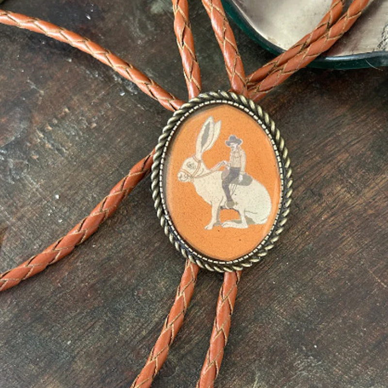Banjo Frog Bolo kravata unisex design s žábou hrající na banjo, šperk pro muže i ženy | Lersk