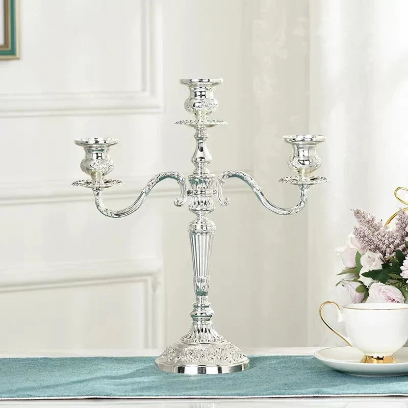 GildedNocturne Kerzenleuchter Eleganter Zeitloser Kerzenhalter für Klassische Wohnkultur und Kaminsimse | Lersk