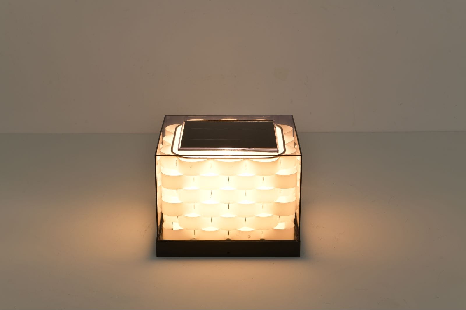 Kirrea | Pletené solární venkovní světlo Cube | Lersk