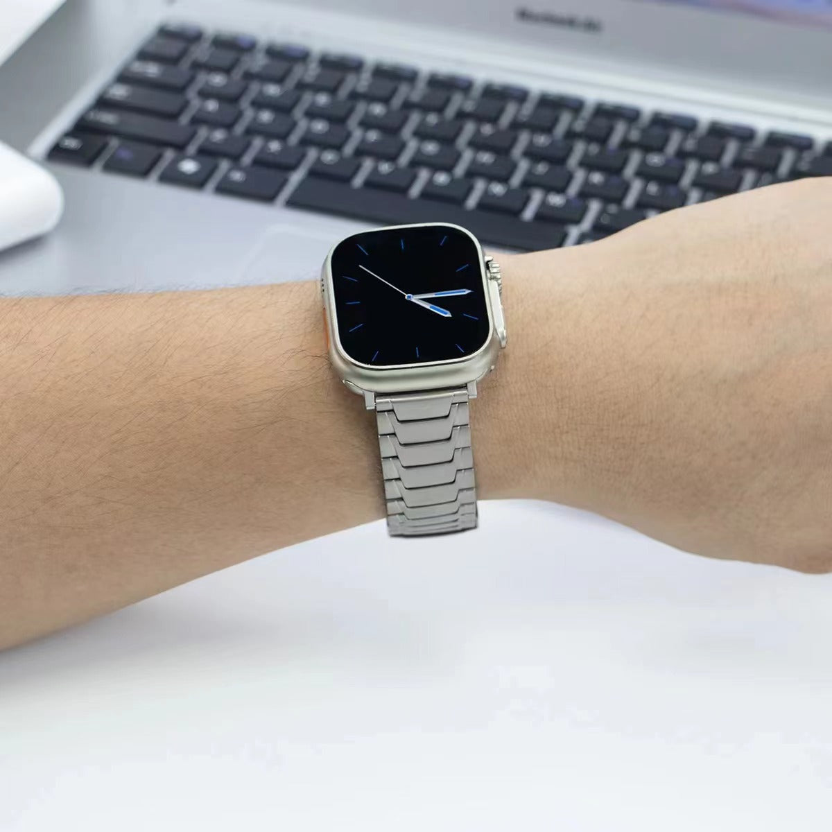 Kirrea Titanium Alloy Strap With Rhombus Pattern | Lersk