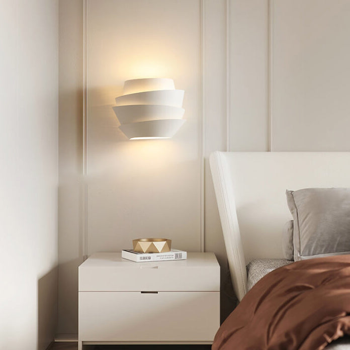 Lampada da parete scandinava Luminique con doppio punto luce per interni minimalisti | Lersk