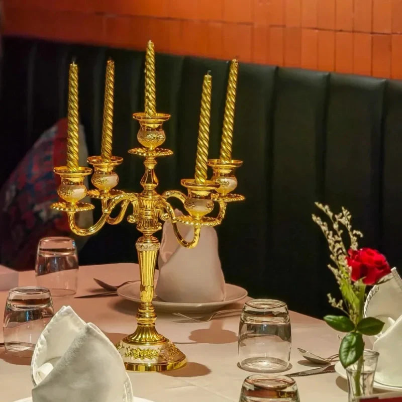 GildedNocturne Kerzenleuchter Eleganter Zeitloser Kerzenhalter für Klassische Wohnkultur und Kaminsimse | Lersk