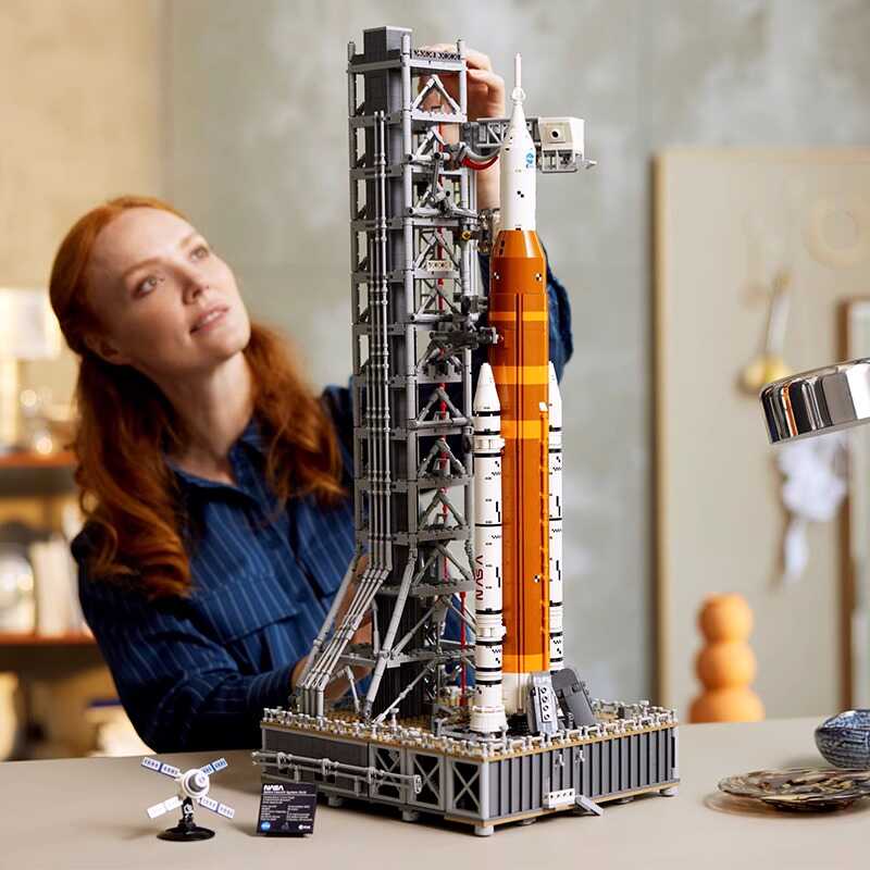 Stellar Forge | Artemis Space Launch System Model Kit | Lersk