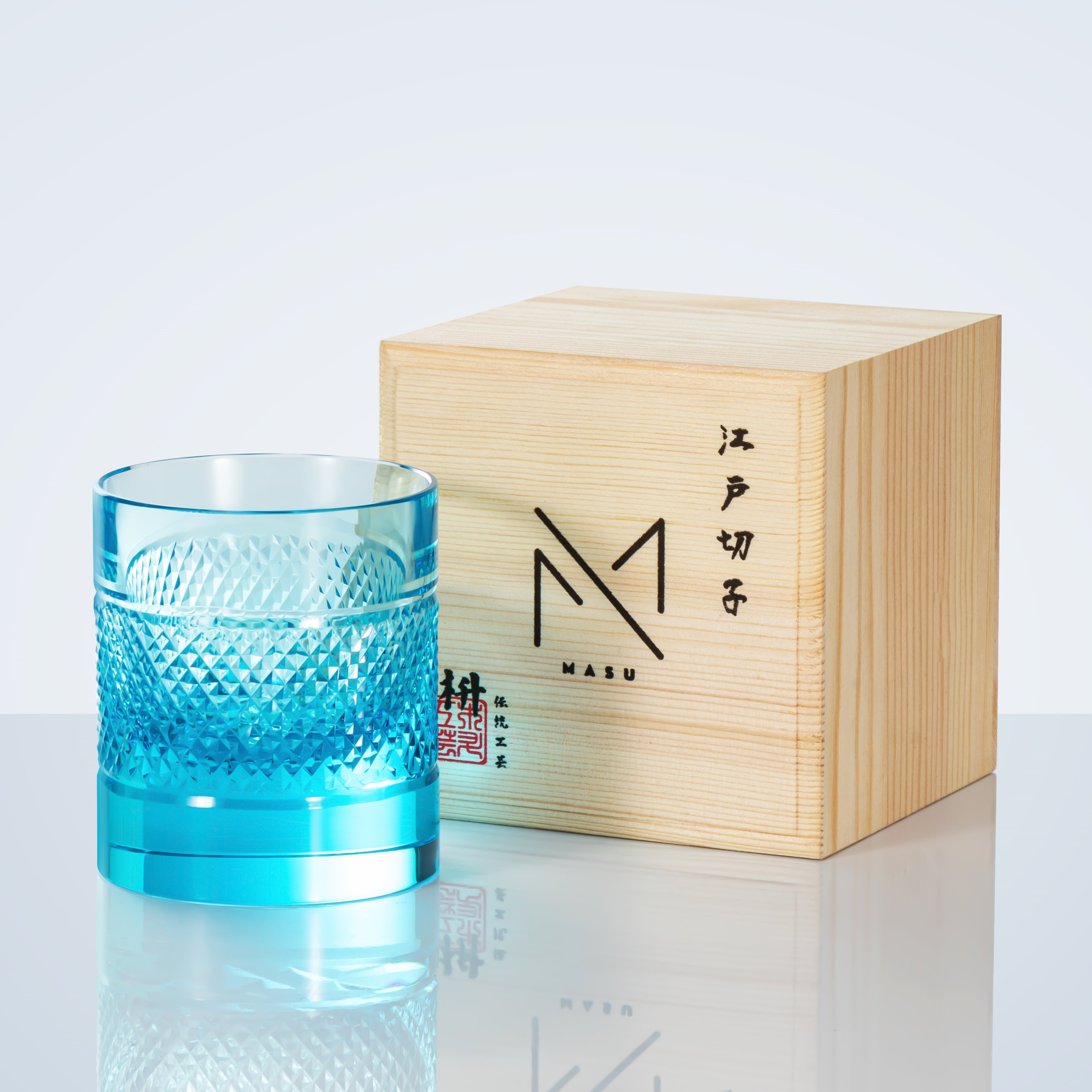 Mizumi Whiskygläser mit mehrfarbigem Diamantmuster und Holzkiste | Lersk