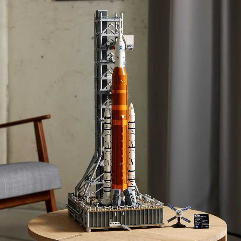 Stellar Forge | Artemis Space Launch System Model Kit | Lersk