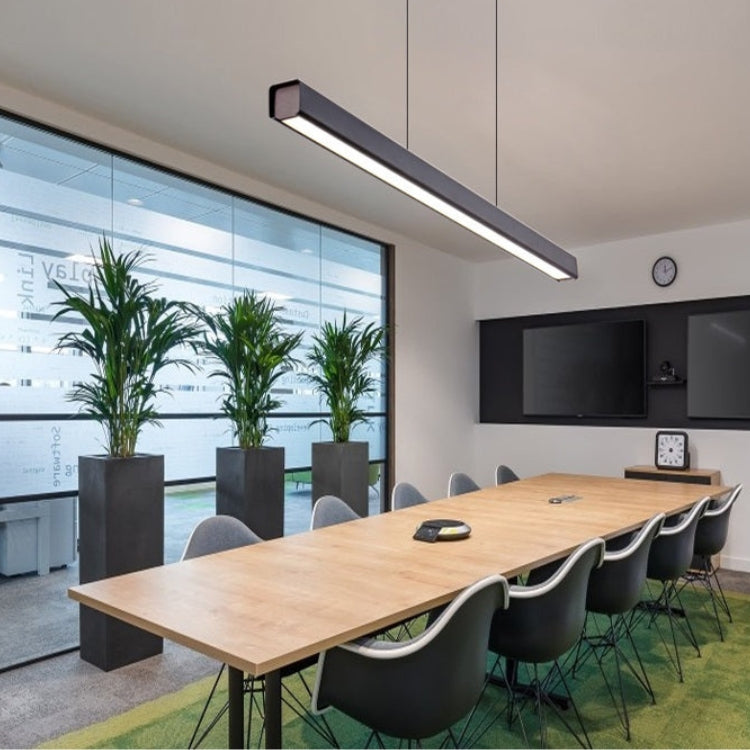 Aureon lineární LED lustr pro jídelnu a kancelář v černé nebo hnědé | Lersk