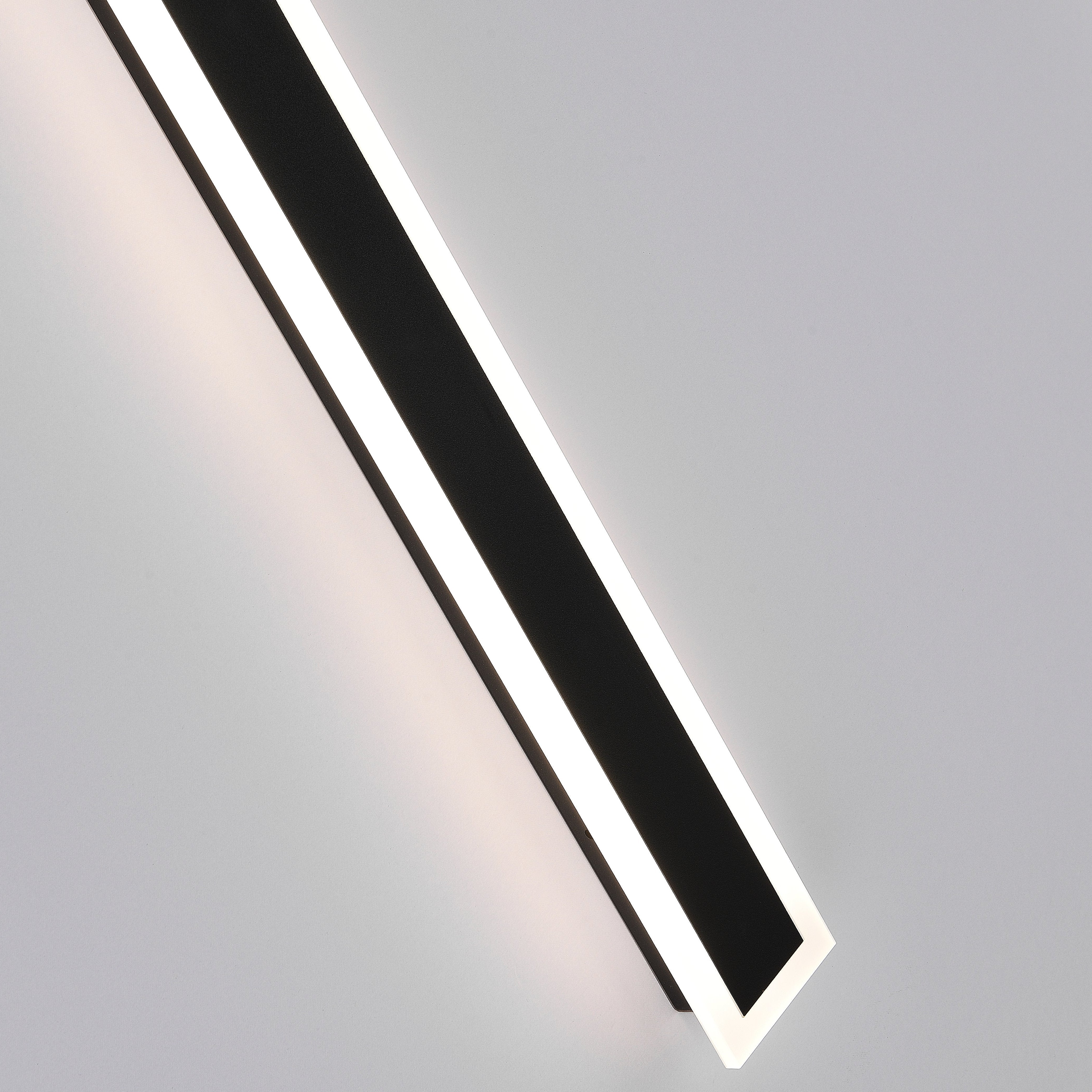 Frostline Linear Outdoor Wall Lamp with Acrylic Pane | Lersk