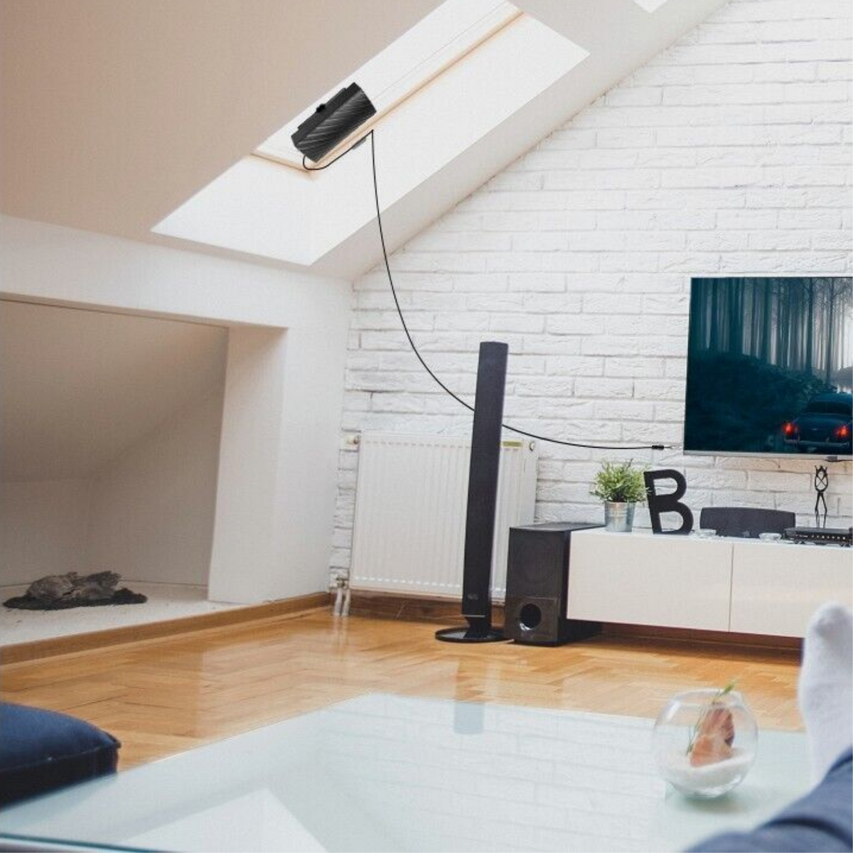 AeroView Pro Indoor 4K HDTV Antenna Delivers Local Channels Up To 600 Miles