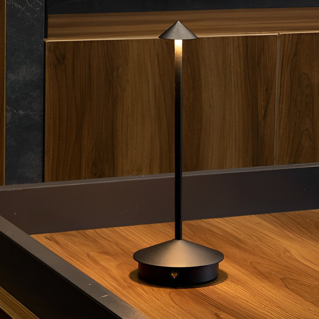 Pina Pro Stilvolle dimmbare USB-Tischlampe | Lersk