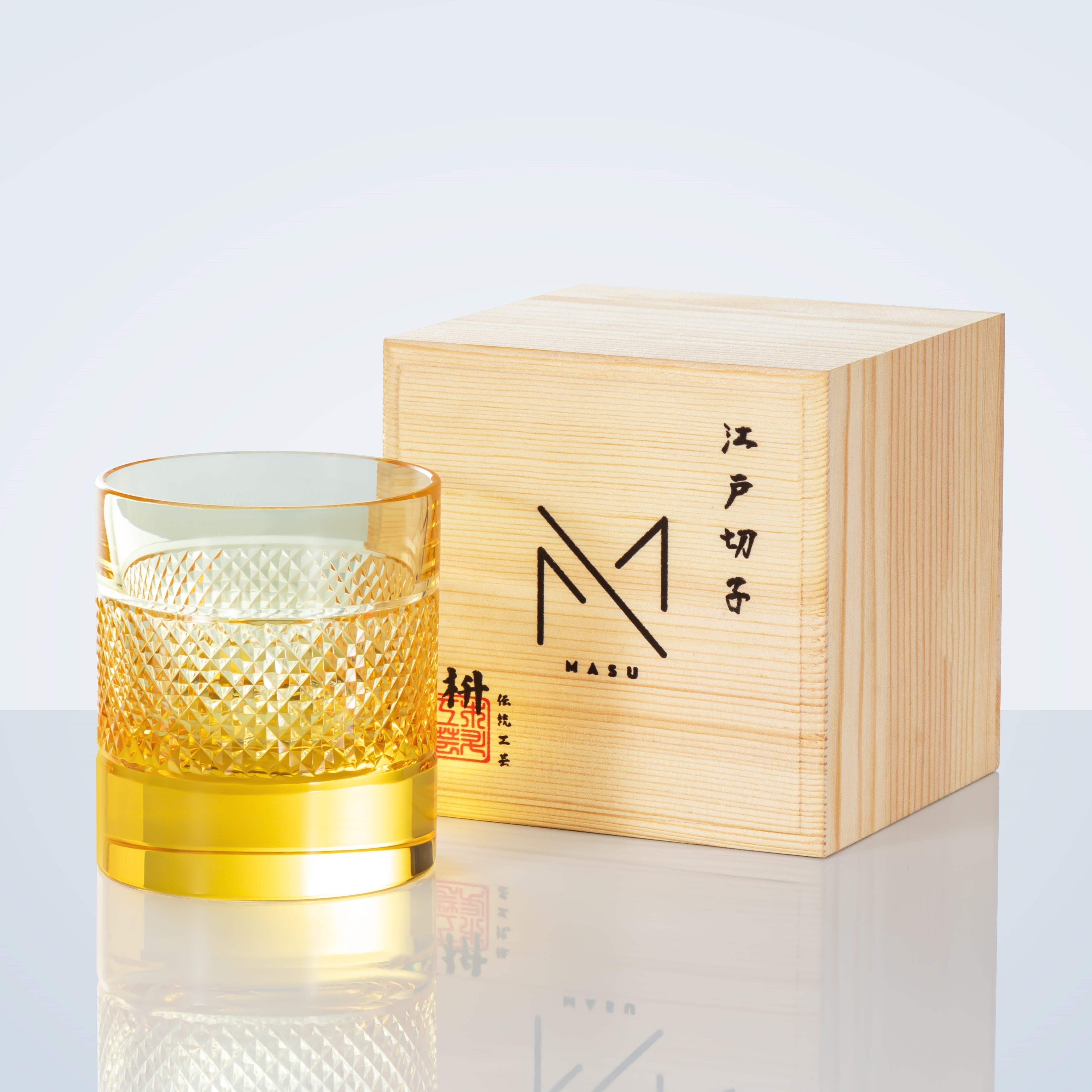 Mizumi Whiskygläser mit mehrfarbigem Diamantmuster und Holzkiste | Lersk