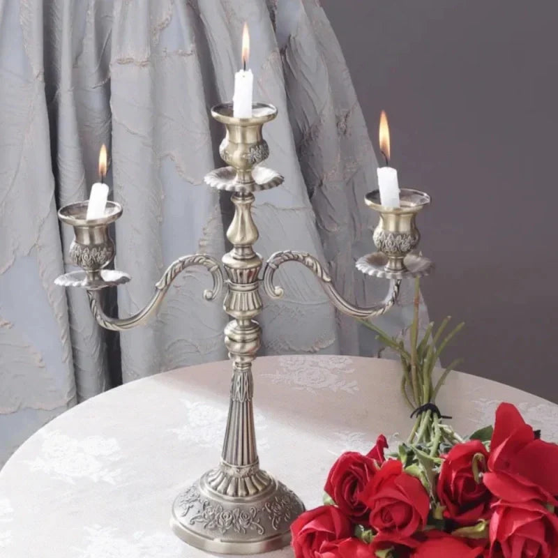 GildedNocturne Kerzenleuchter Eleganter Zeitloser Kerzenhalter für Klassische Wohnkultur und Kaminsimse | Lersk