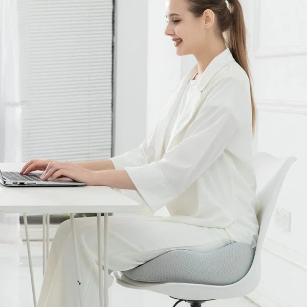 ErgoNest Nastavitelný Polštář z Paměťové Pěny pro Úlevu Sedacích Kostí | Lersk