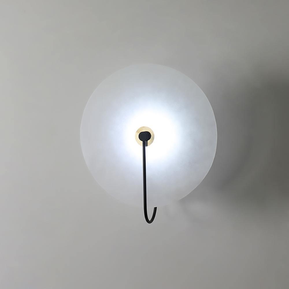 Alabastrové LED nástěnné světlo Disc s ambientním světlem pro obývací pokoje | Lersk