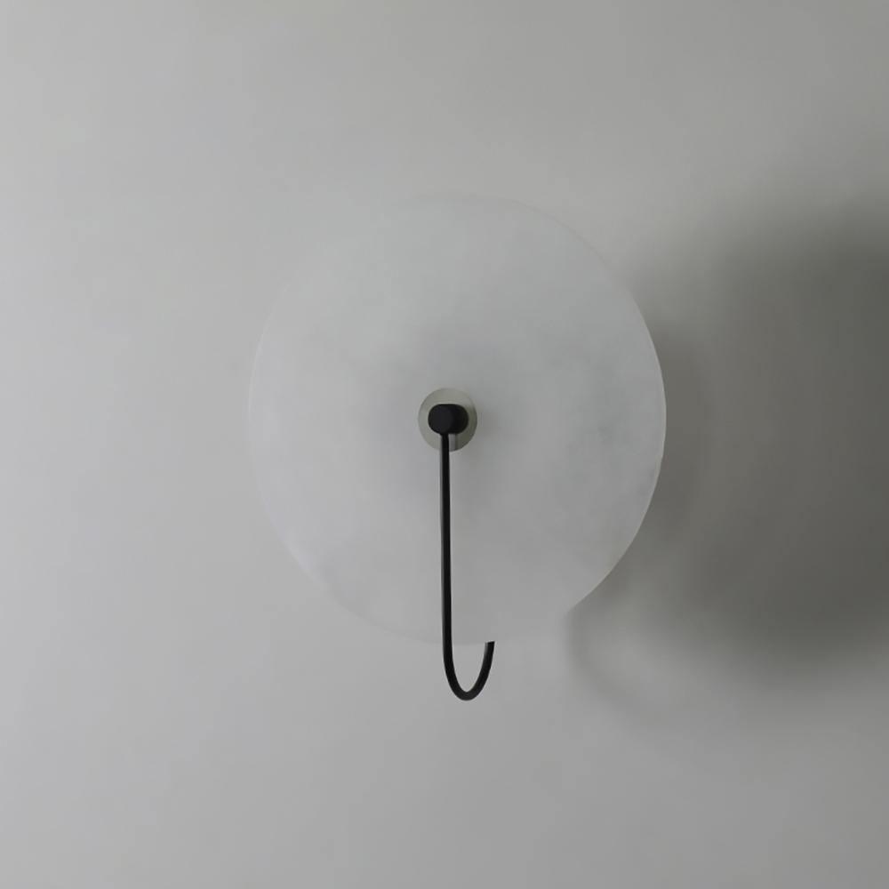 Alabastrové LED nástěnné světlo Disc s ambientním světlem pro obývací pokoje | Lersk