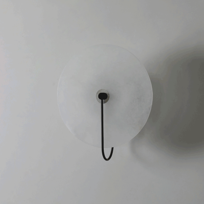 Alabastrové LED nástěnné světlo Disc s ambientním světlem pro obývací pokoje | Lersk