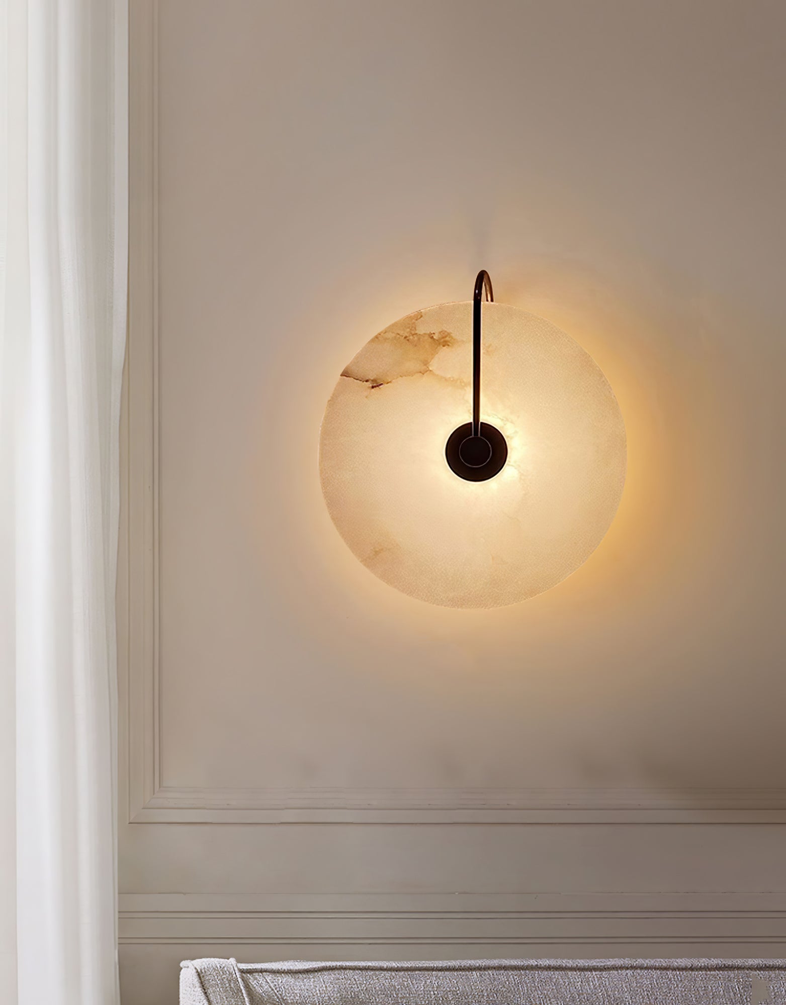 Alabastrové LED nástěnné světlo Disc s ambientním světlem pro obývací pokoje | Lersk