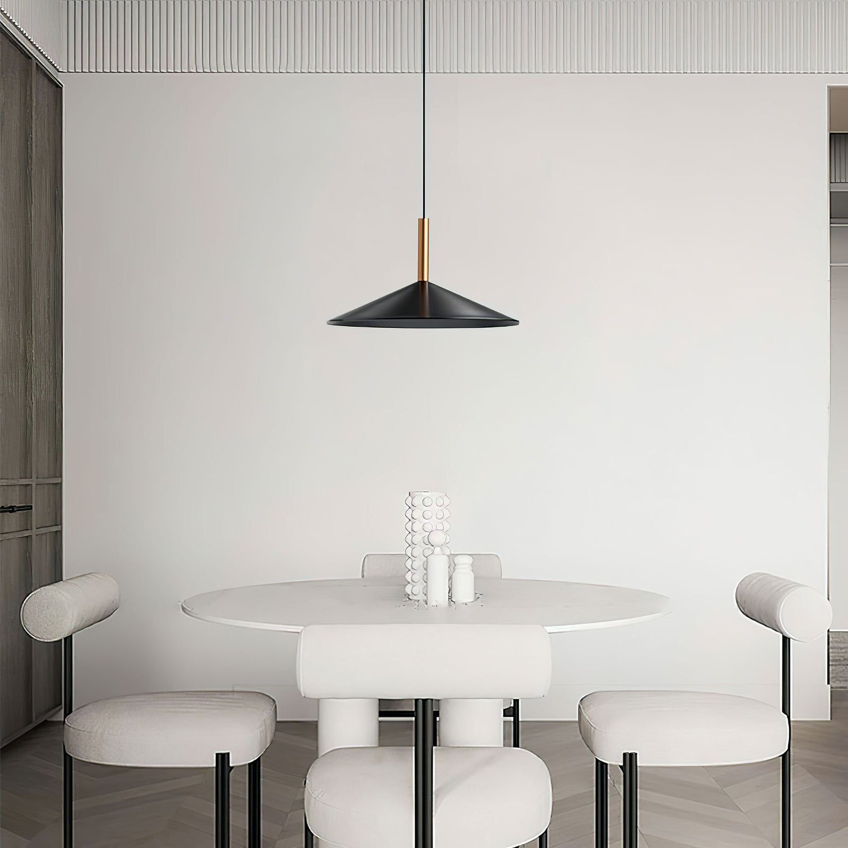 Lampada a sospensione Quanta Cone con luce soffusa per spazi moderni | Lersk