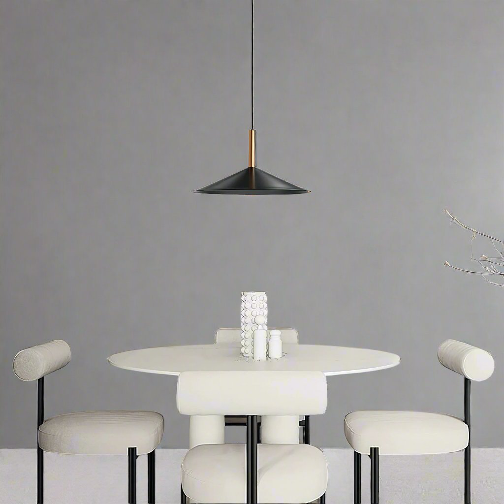 Lampada a sospensione Quanta Cone con luce soffusa per spazi moderni | Lersk