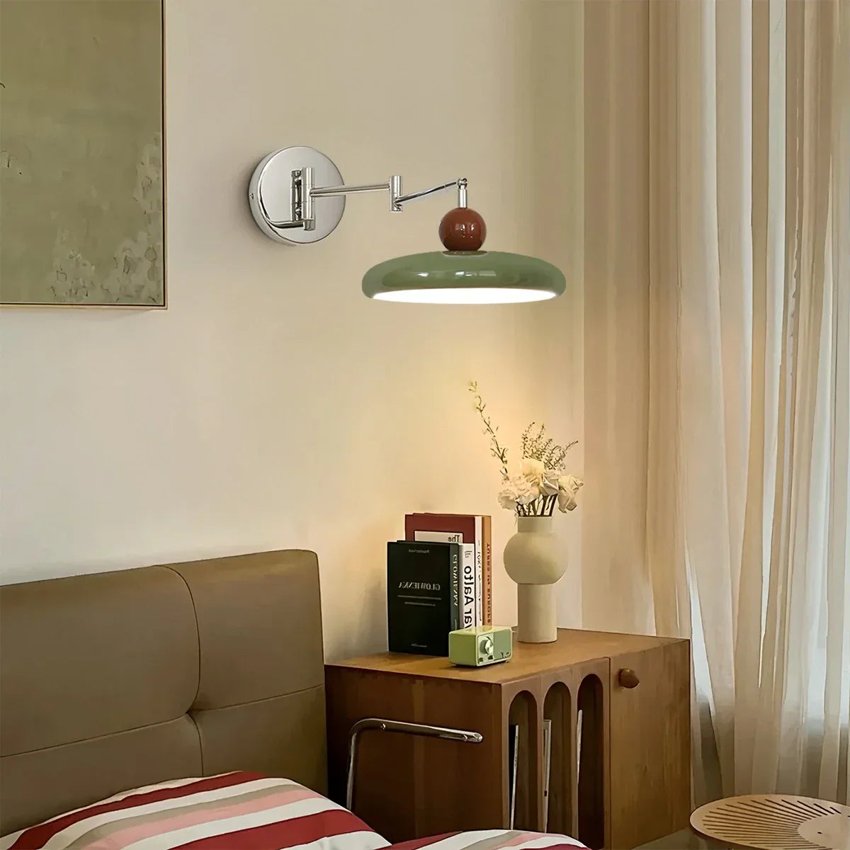 Lámpara de pared con brazo ajustable y enchufe Lola | Lersk
