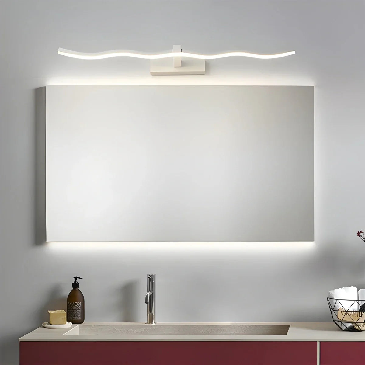 Aplique de pared lineal para baño con espejo | Lersk