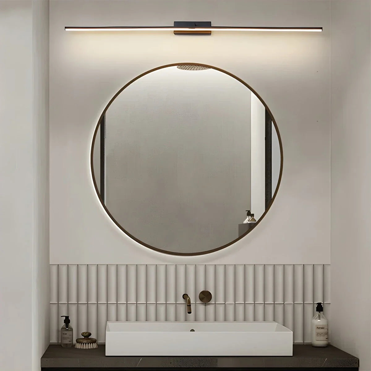 Aplique de pared lineal para baño con espejo | Lersk