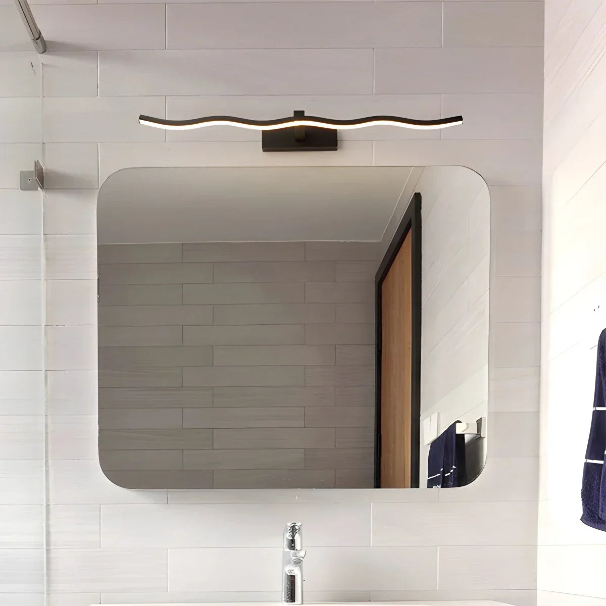 Aplique de pared lineal para baño con espejo | Lersk