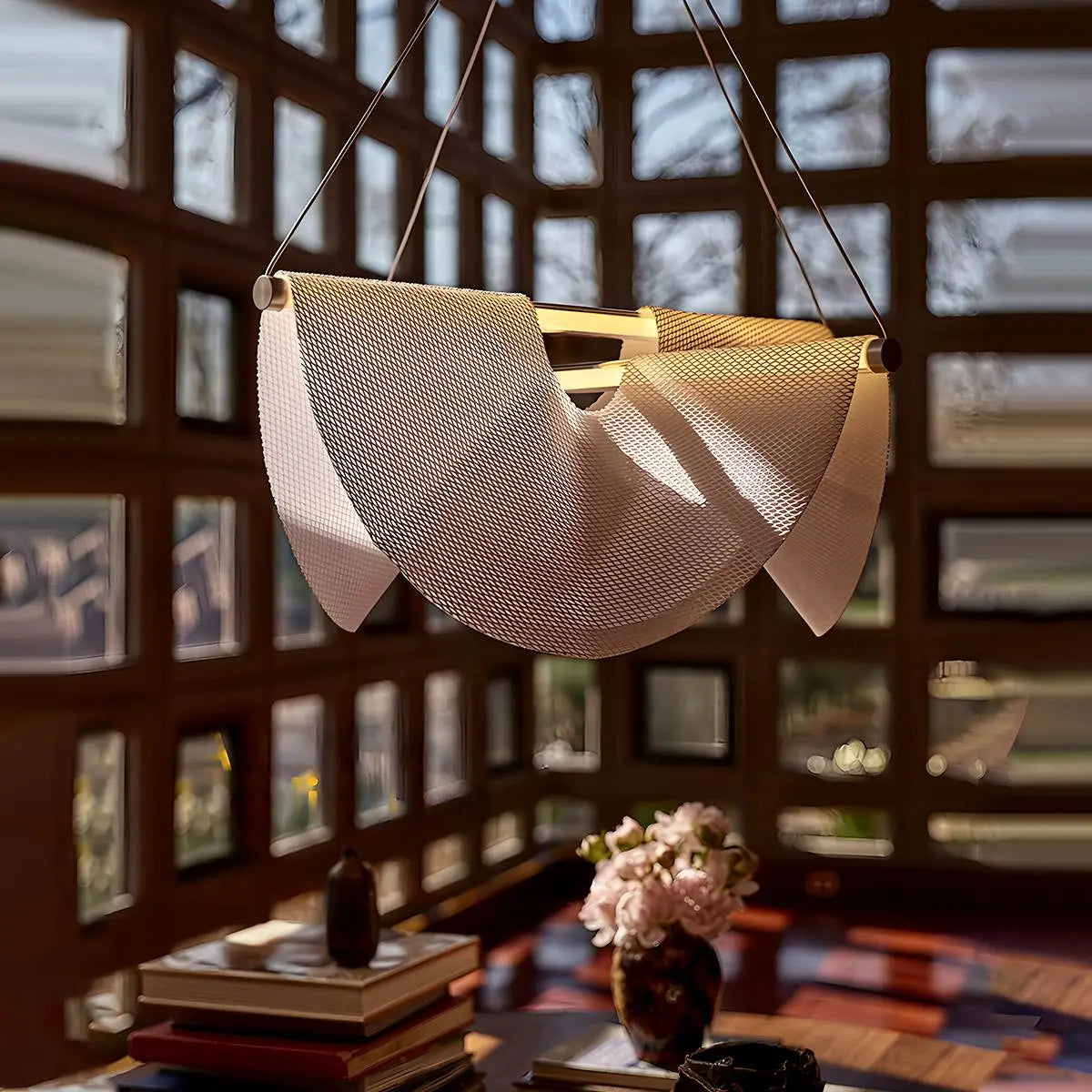 מנורת תלייה לחדר אוכל מבד דרייפ של Moooi | Lersk