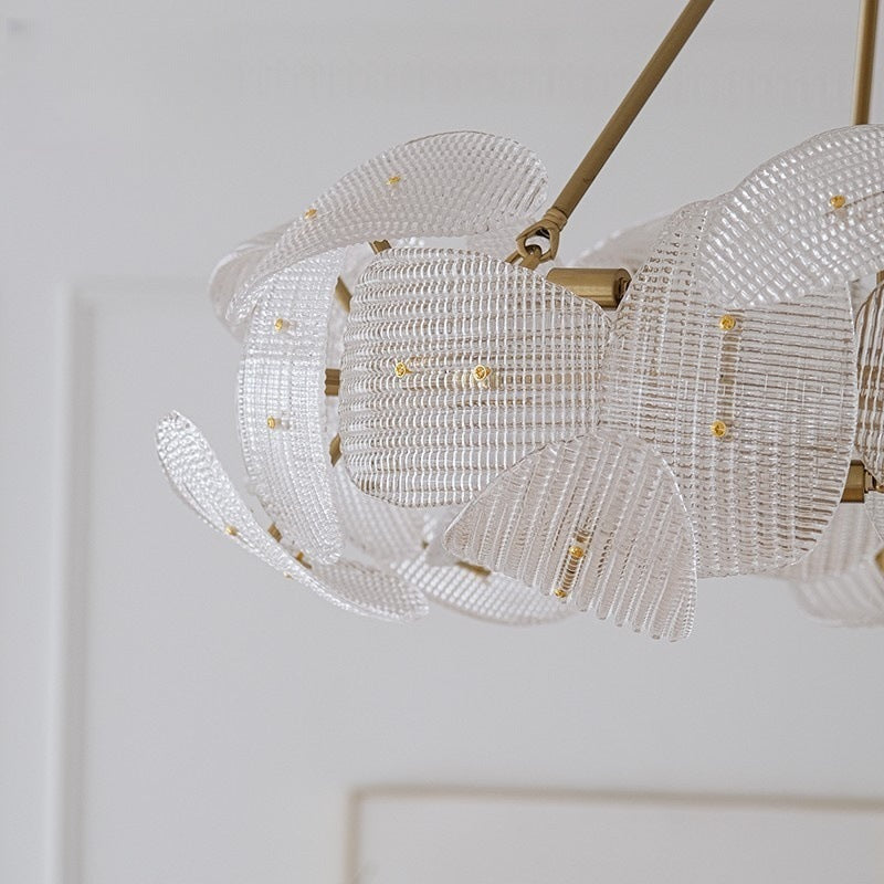 Moderner Glas-Blatt-Kronleuchter mit luxuriösem Gold-Finish | Lersk