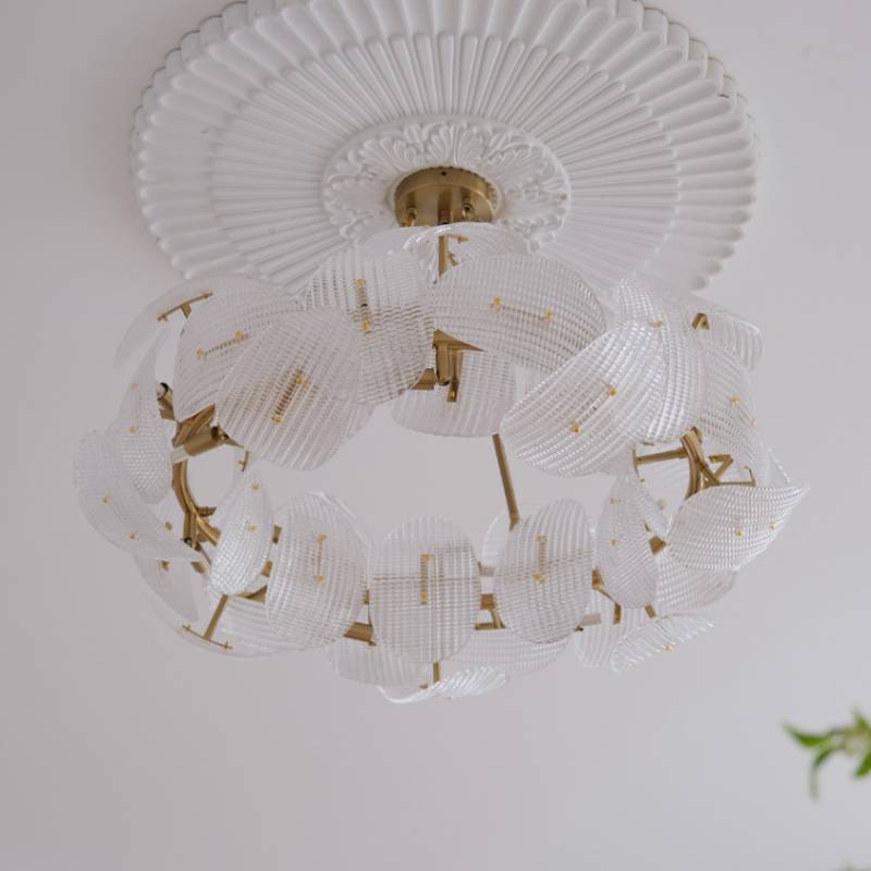 Moderner Glas-Blatt-Kronleuchter mit luxuriösem Gold-Finish | Lersk