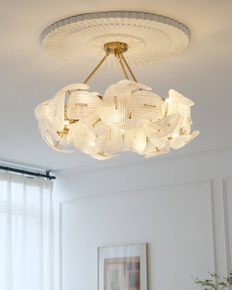 Moderner Glas-Blatt-Kronleuchter mit luxuriösem Gold-Finish | Lersk
