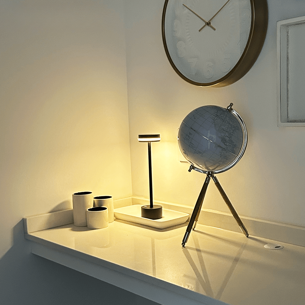 LumaNova Gold LED stolní lampa do obývacího pokoje a ložnice s měkkým teplým světlem | Lersk