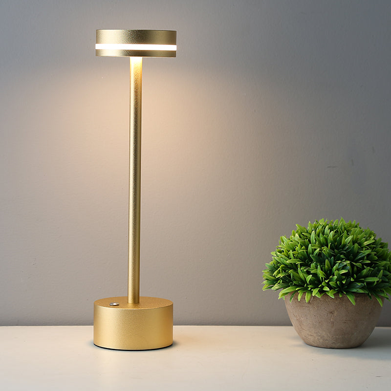 LumaNova Gold LED stolní lampa do obývacího pokoje a ložnice s měkkým teplým světlem | Lersk