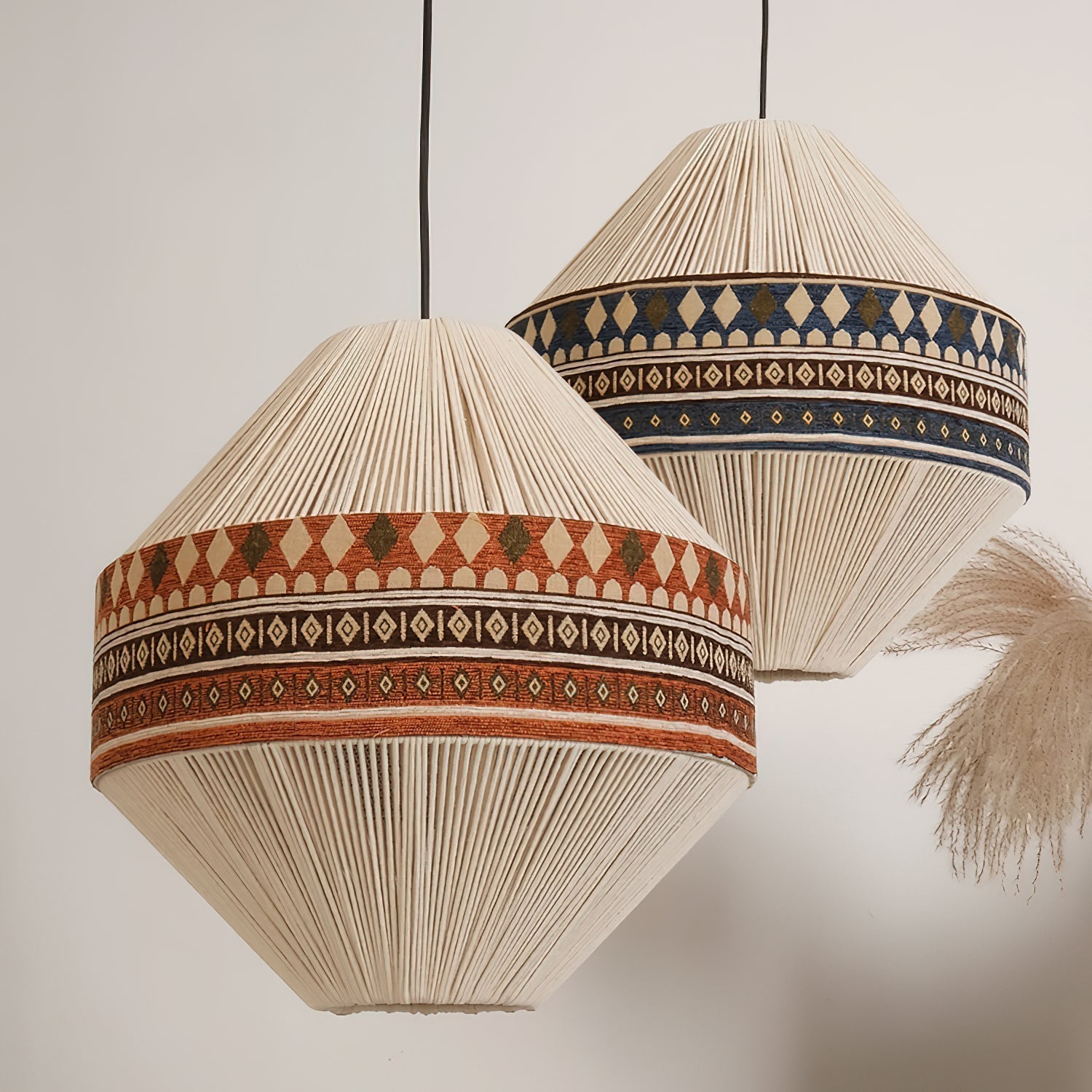 Závěsná lampa Astraea Boho s třásněmi a geometrickým vzorem | Lersk