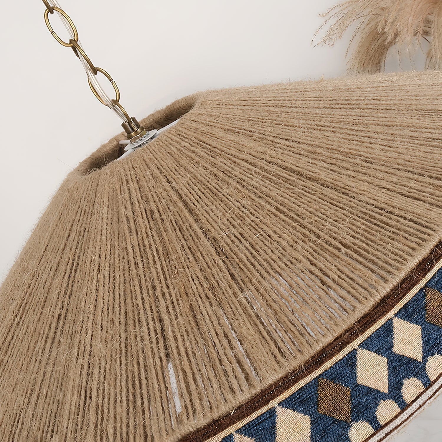 Závěsná lampa Astraea Boho s třásněmi a geometrickým vzorem | Lersk