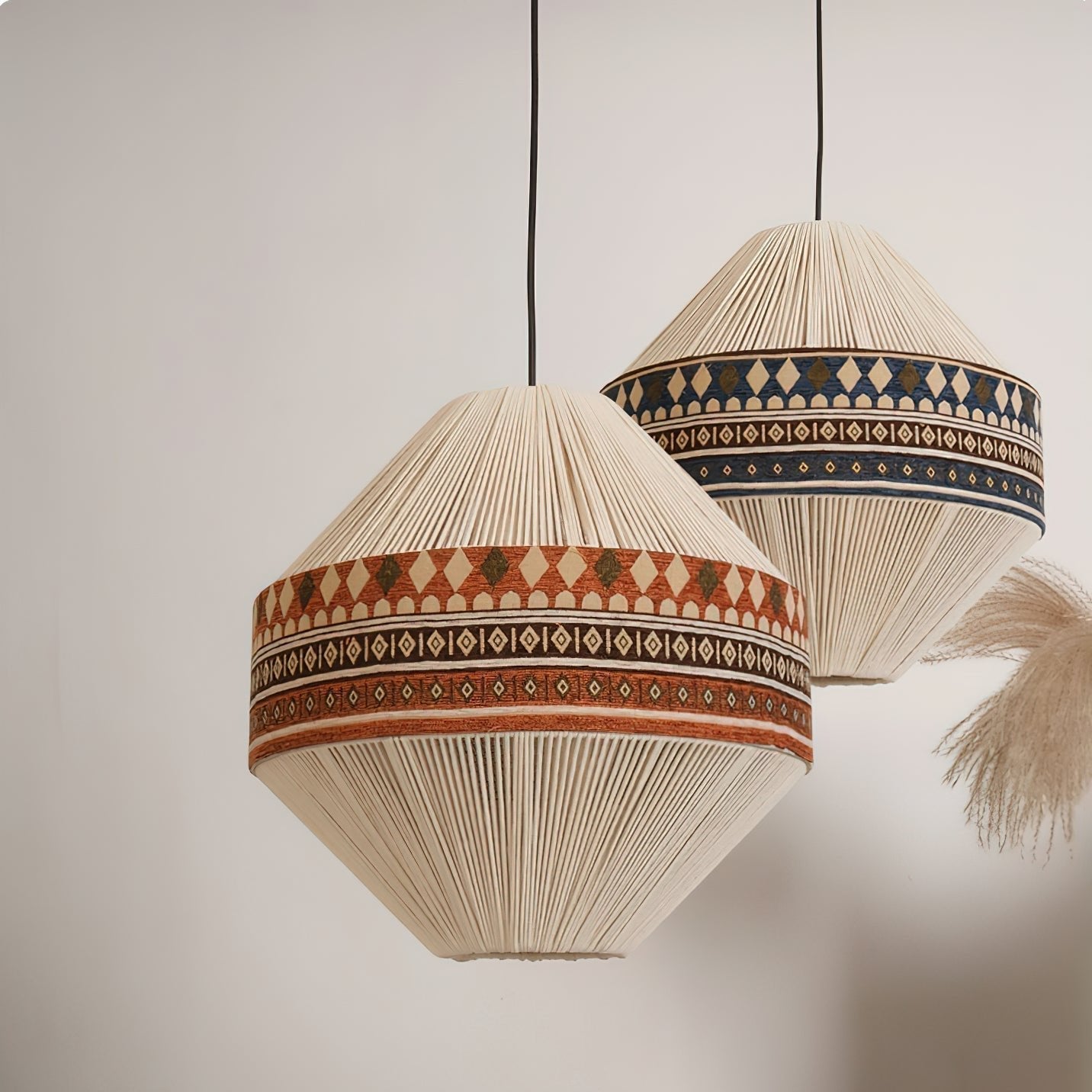 Závěsná lampa Astraea Boho s třásněmi a geometrickým vzorem | Lersk