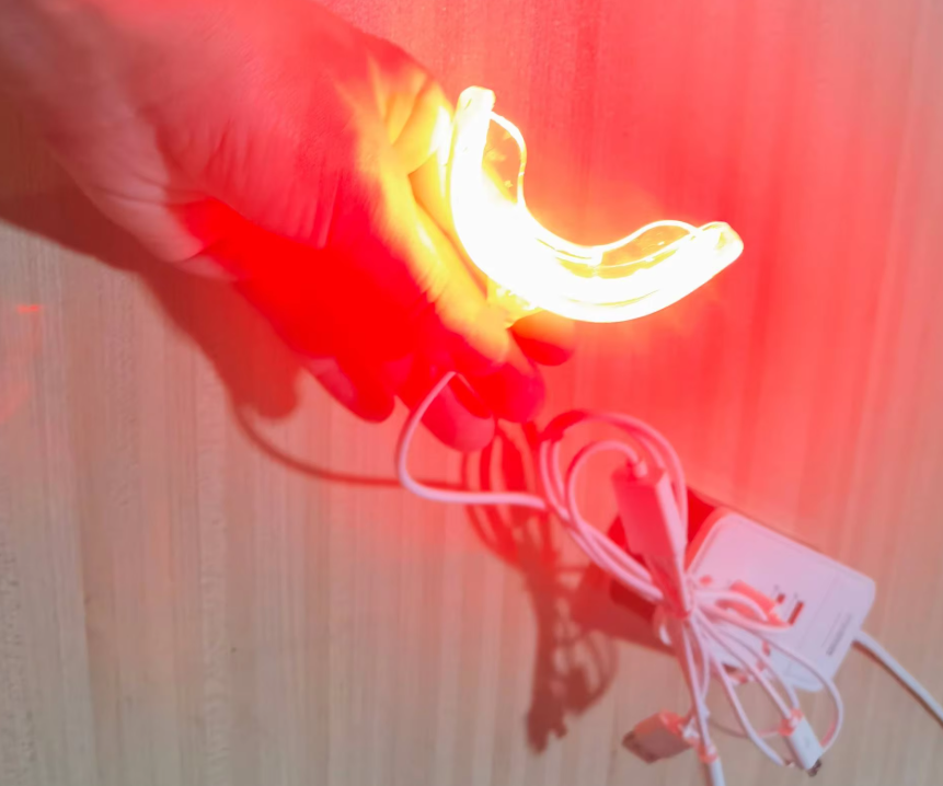 Dispositivo di terapia orale a luce rossa per il comfort di gengive e denti | Lersk