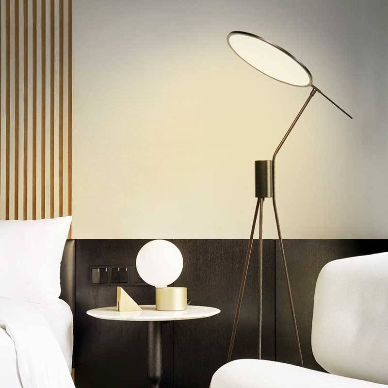 LED-Stativ-Stehlampe für moderne Ambientebeleuchtung im Zuhause | Lersk