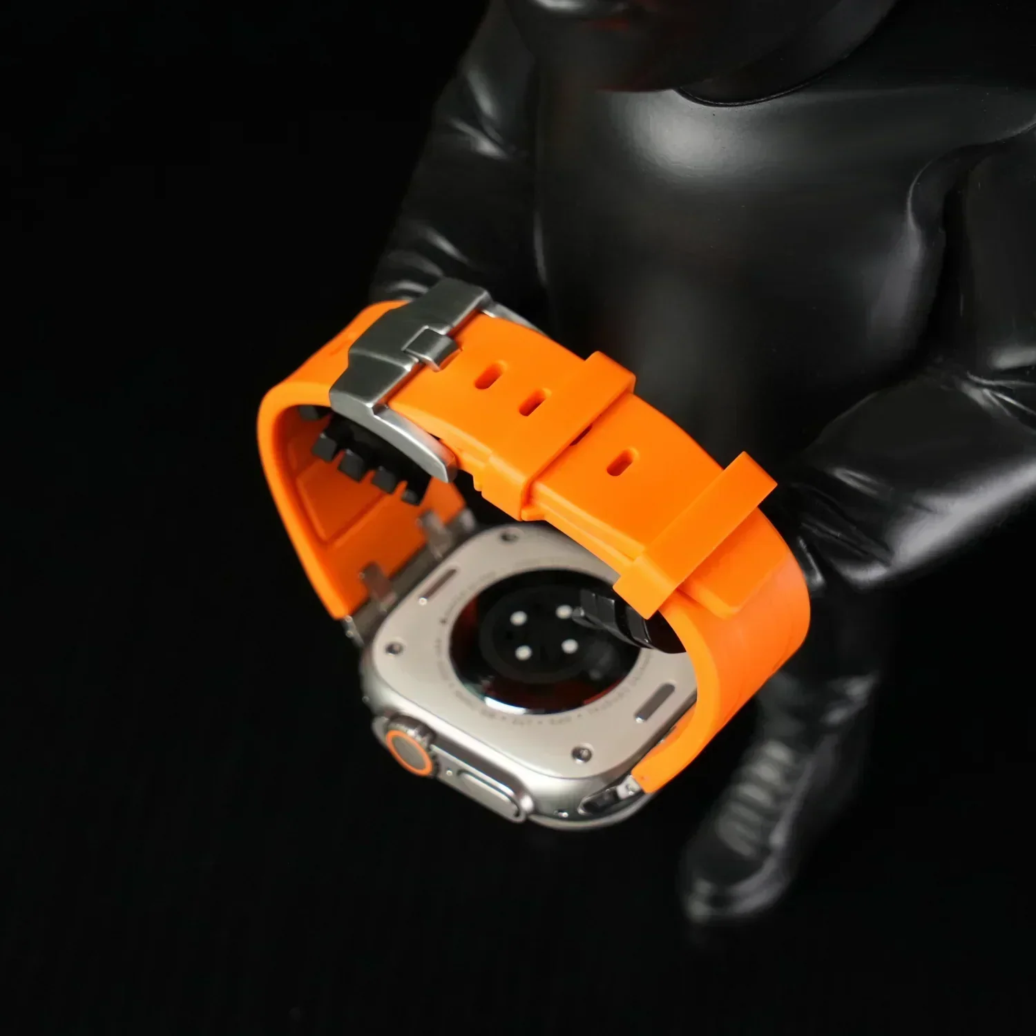 Deluxe Aurion kovová hlava silikonový řemínek pro Apple Watch | Lersk