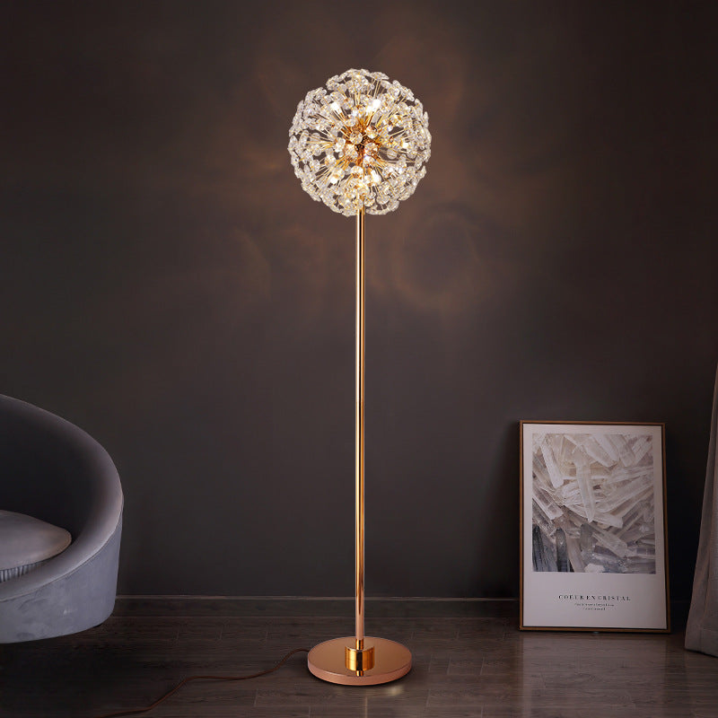 Stojací lampa Meadow Bloom Crystal s luxusním zlatým povrchem | Lersk